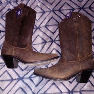 Ladies size 7 leather cowgirl boots nwt